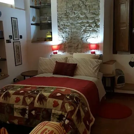 Bed & Breakfast La Torretta - Cerreto Grue 4*