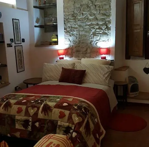 Nocleg ze śniadaniem La Torretta - Cerreto Grue 4*